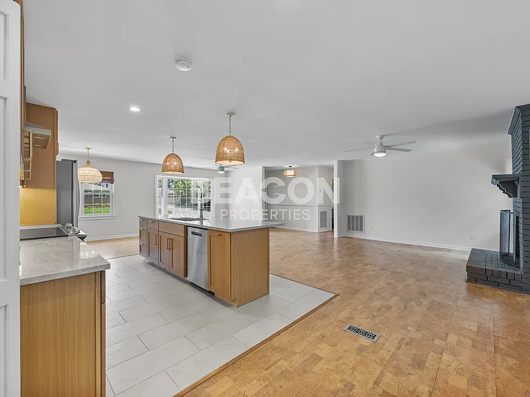 406 W Blackbeard Rd — Photo 33