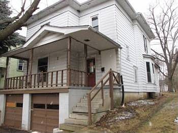 1st image of 164 W 1st St