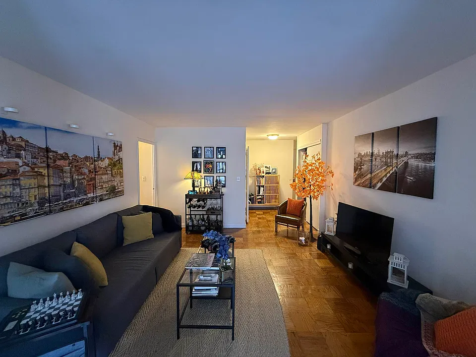 279 E 44th St #8M