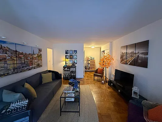 Living room, photo 1