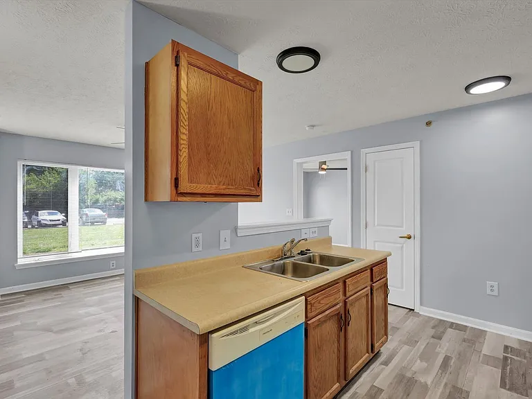 Rowan Place Apartments — Photo 43