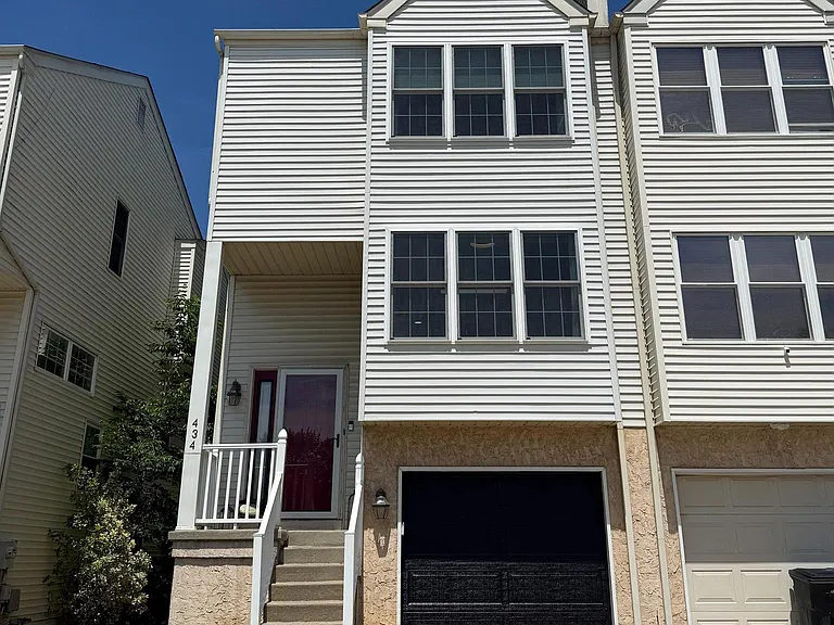 434 Pleasant Valley Dr — Photo 1