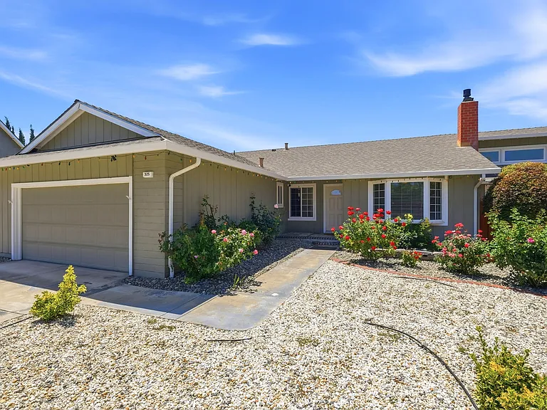 325 Goshen Ct — Photo 3