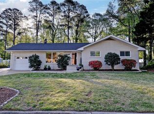 6 Hansom Dr, Poquoson, VA 23662