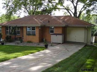 7744 N 37th St, Omaha, NE 68112