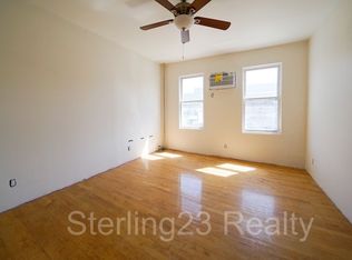 3061 23rd St #2R, Astoria, NY 11102