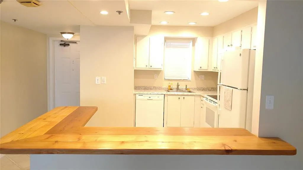 3100 W Rolling Hills Cir — Photo 1