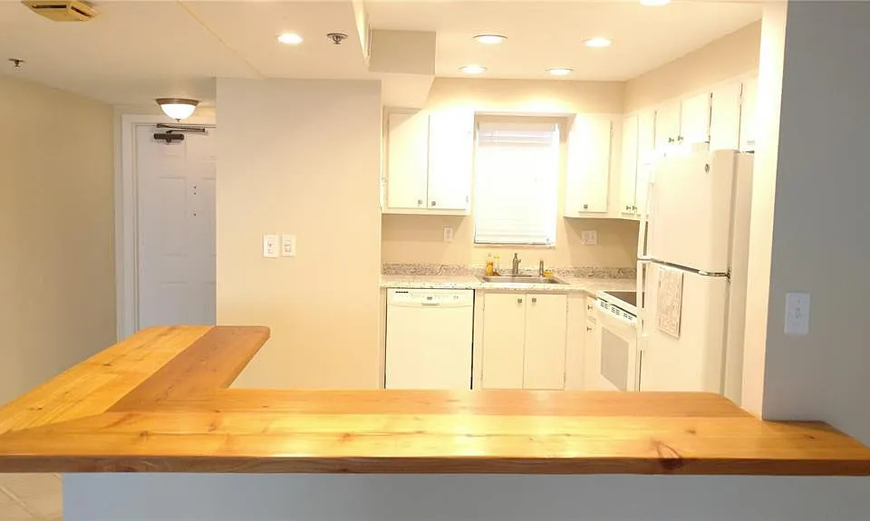 3100 W Rolling Hills Cir #502