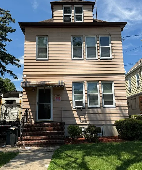 150-152 Blaine St — Photo 2