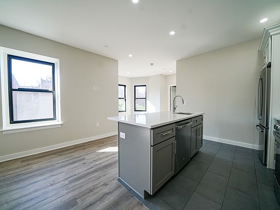 2nd image of 10 Blackwood St #216