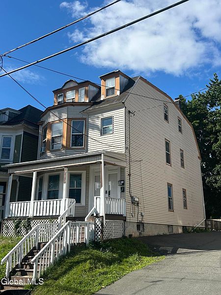 2nd image of 472 Hudson Avenue