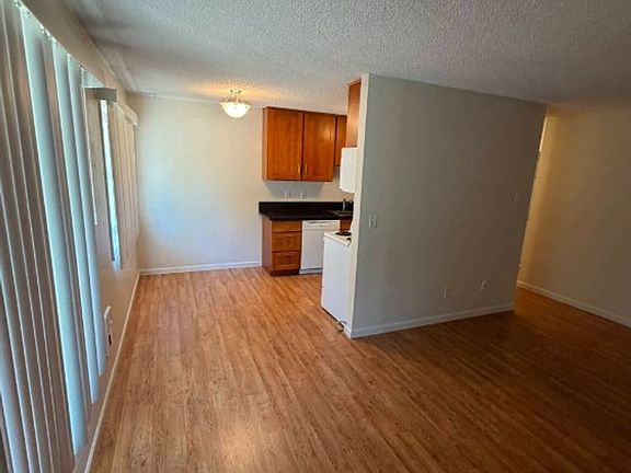 2nd image of 5050 NE Killingsworth St APT 7