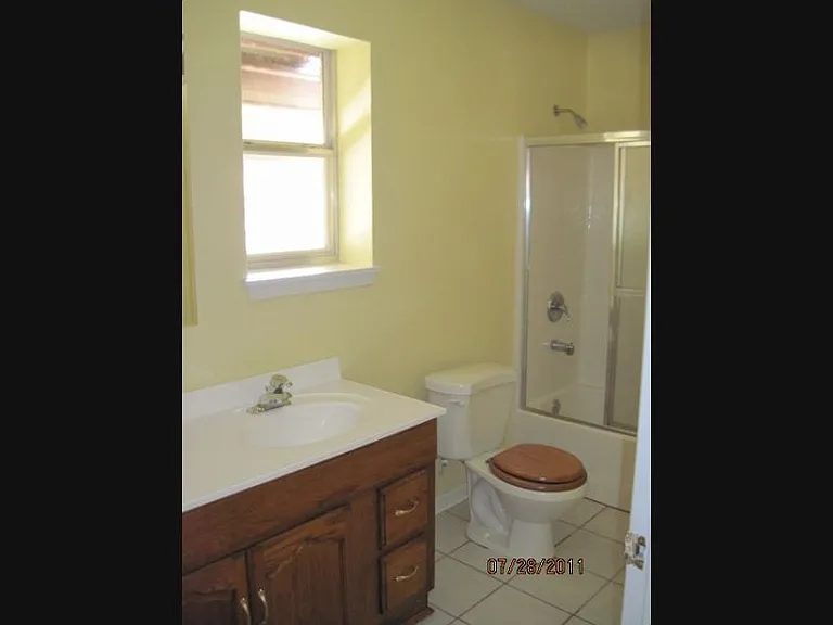 409 Oak St — Photo 16