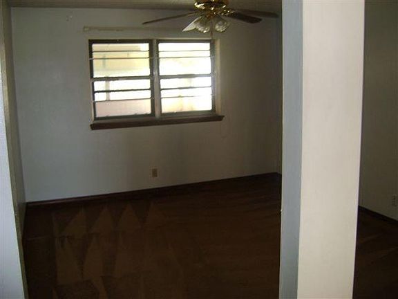 3rd image of 4610 NE Bell Ave
