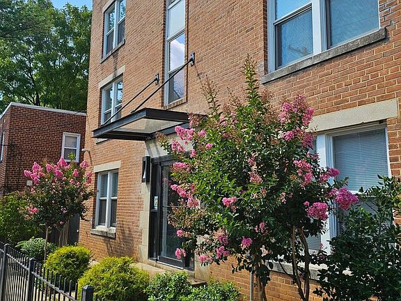 3rd image of 4106 Gault Pl NE APT 1