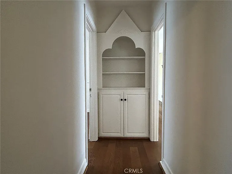 214 E Stocker St — Photo 11