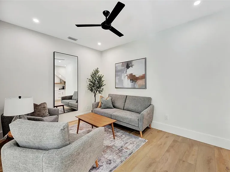 341 Albert St — Photo 23