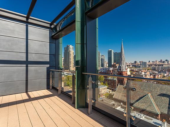 5th image of 10-25 Jackson Ave #4C