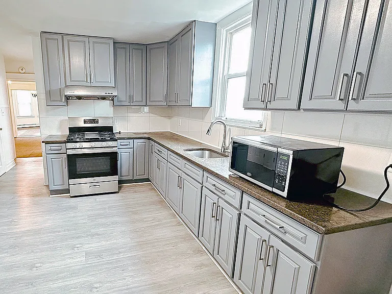 102 S 3rd St #3 — Photo 11