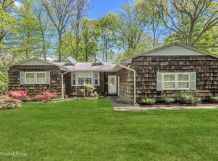9 Potter Ct, Smithtown, NY 11787