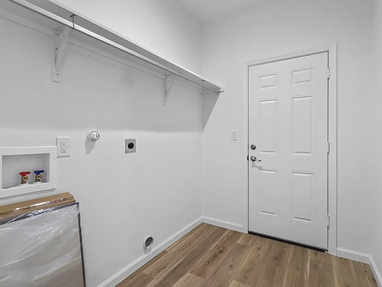 311 N Helton St — Photo 7