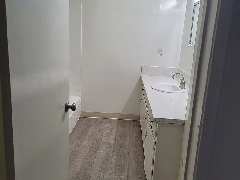 100 - Kimberly Apartments — Photo 53