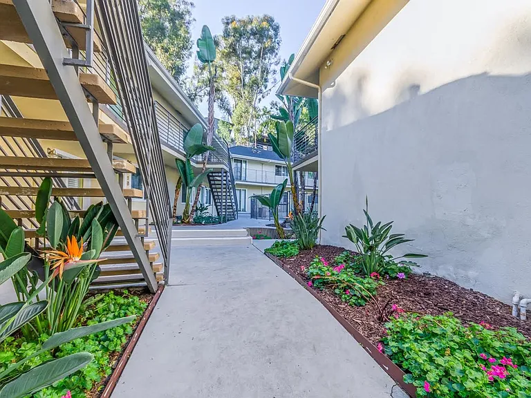 Canyonwood Apartments — Photo 6
