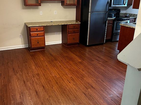 2nd image of 120 Old Tavern Cir