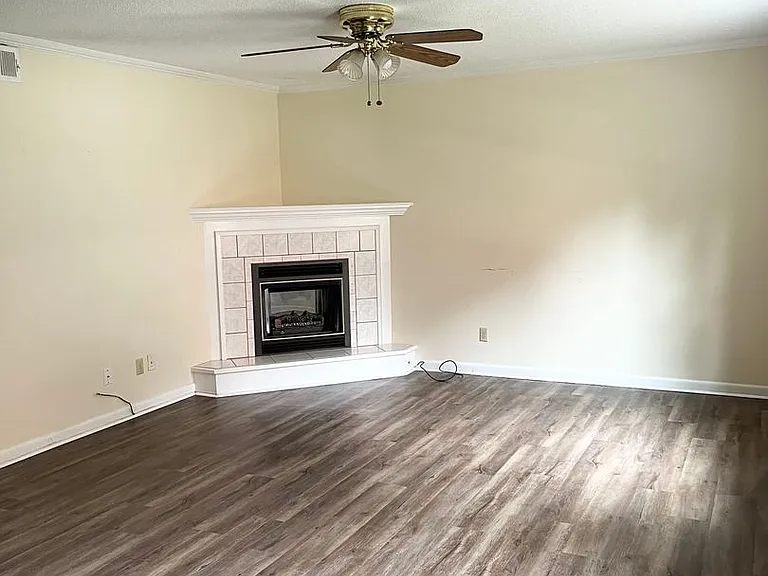 455 Mall Blvd #101 — Photo 2