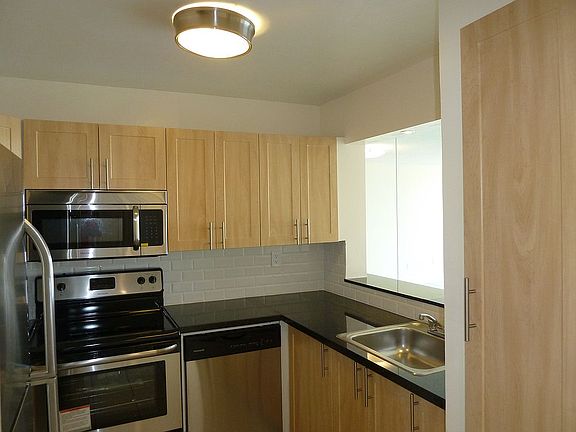 5th image of 9682 Fontainebleau Blvd APT 301