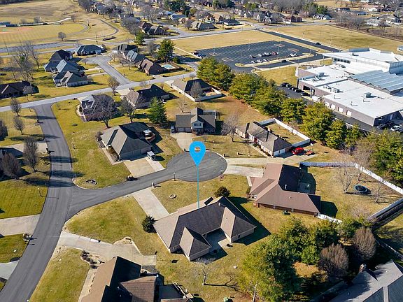 3rd image of 1601 Carmie Ln