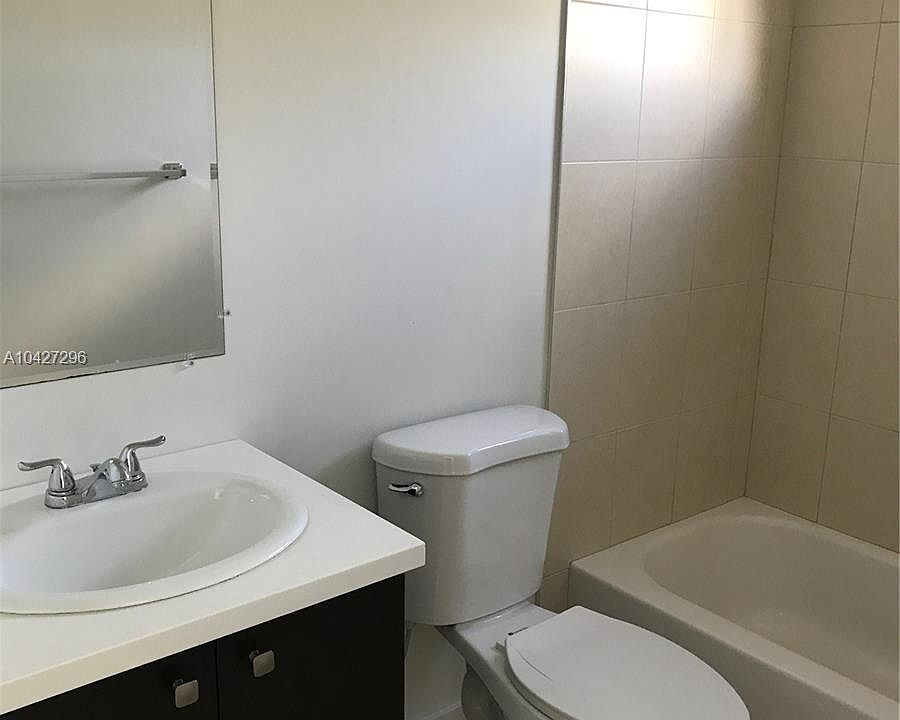 1st image of 914 SW 31st Ave #306