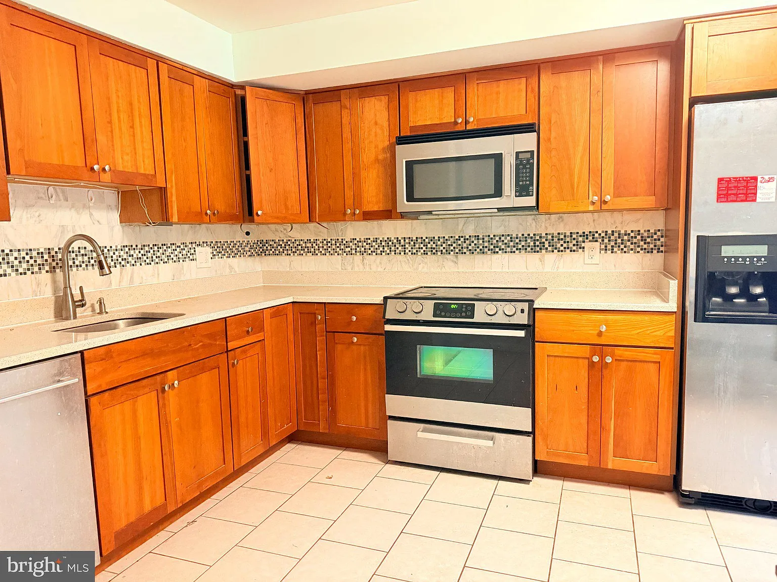 4 bed, 2.5 bath, 1850 sqft, $2,800 — Photo 2