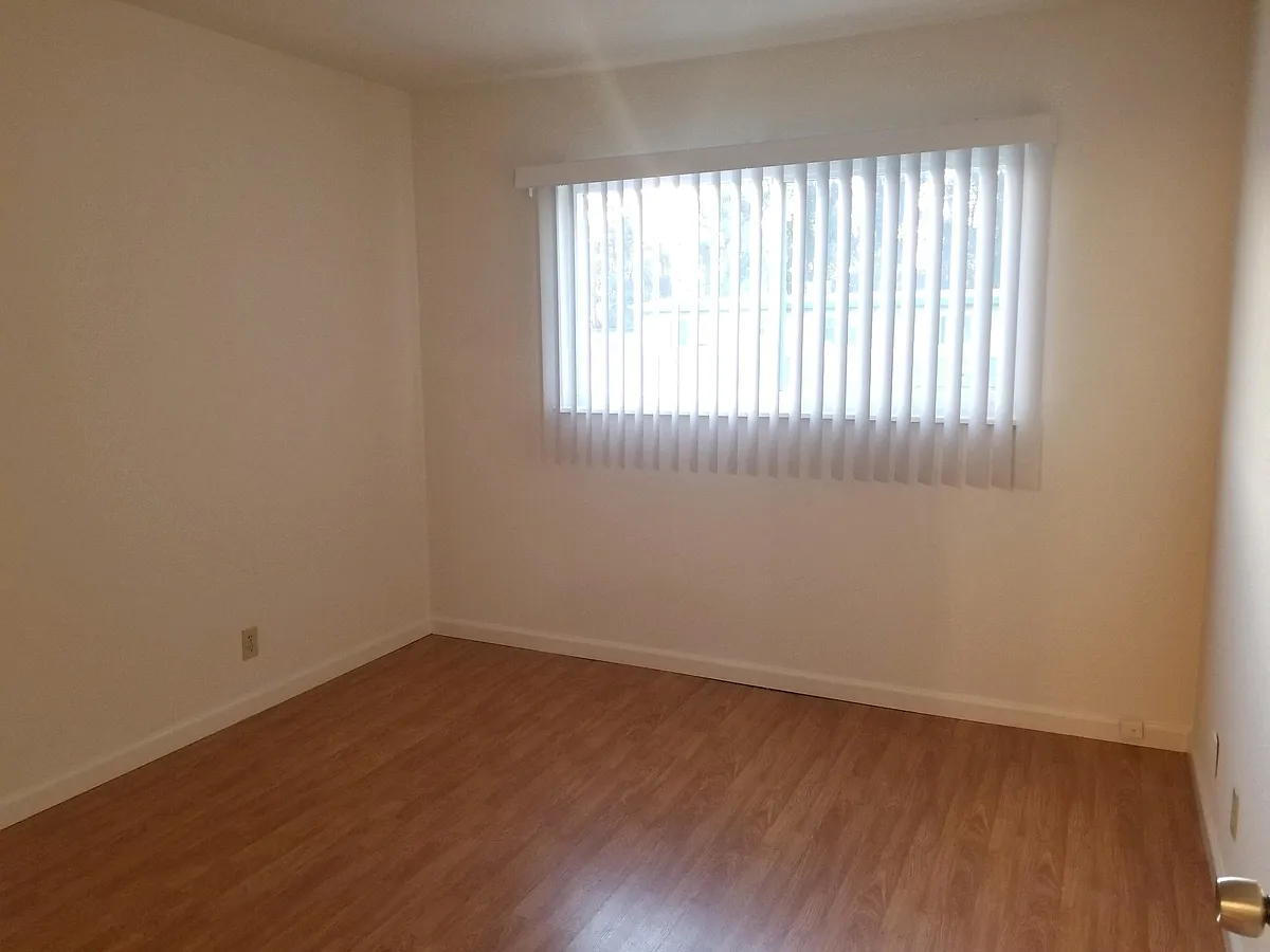Building Photo - 6200 Cypress Ave #E