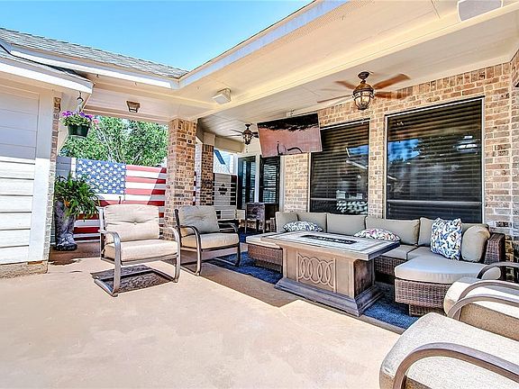 5th image of 22611 Water Edge Ln