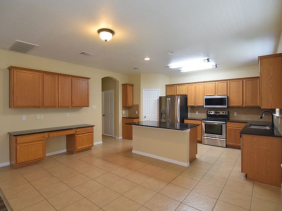 4th image of 810 Red Fern Dr