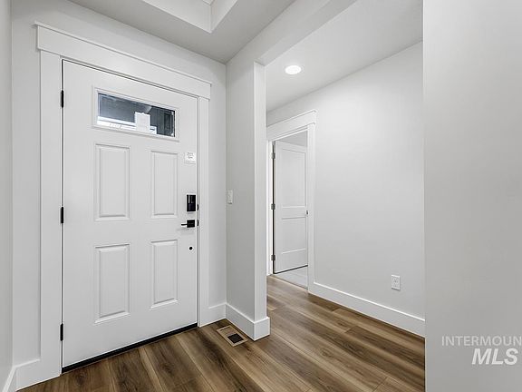 4th image of 3560 E Cedarhurst Ln