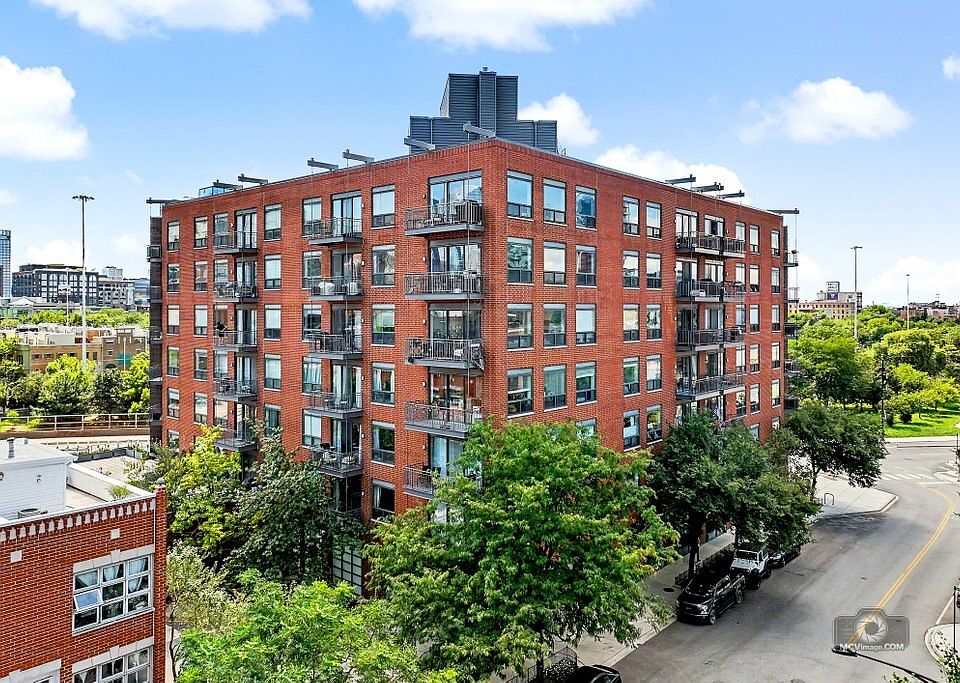 1st image of 859 W Erie St APT 303