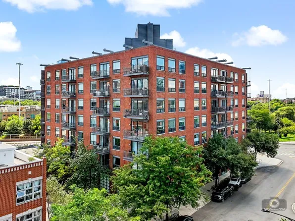 859 W Erie St APT 303, Chicago, IL 60642