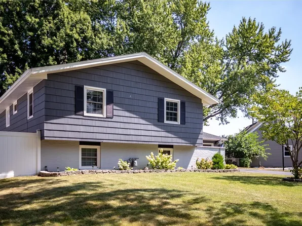 140 Ledgewood Dr, Rochester, NY 14615
