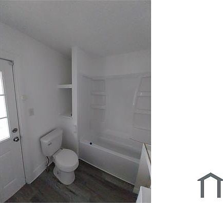 4th image of 13624 Thornhurst Ave