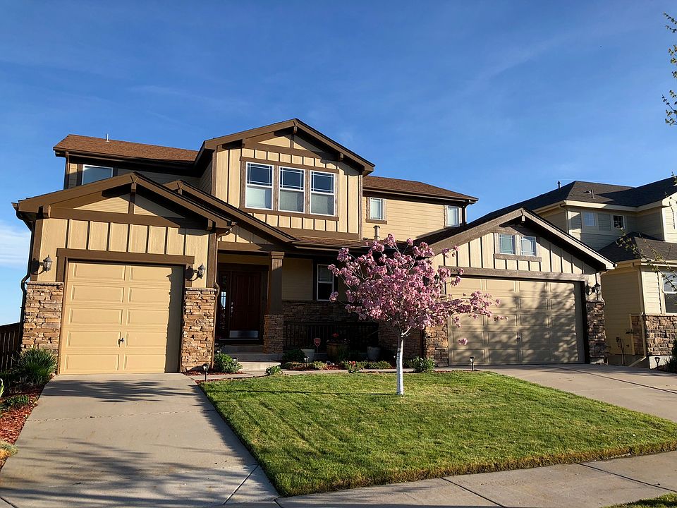 Front house - 3 car garage