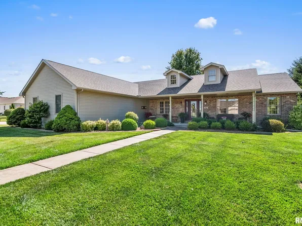 225 Gloucester Ct, Chatham, IL 62629