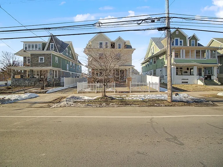 1872 North Ave #3 — Photo 9