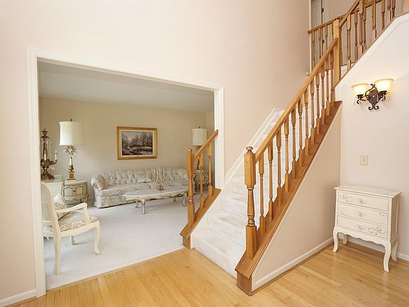 2nd image of 10023 Somerset Dr
