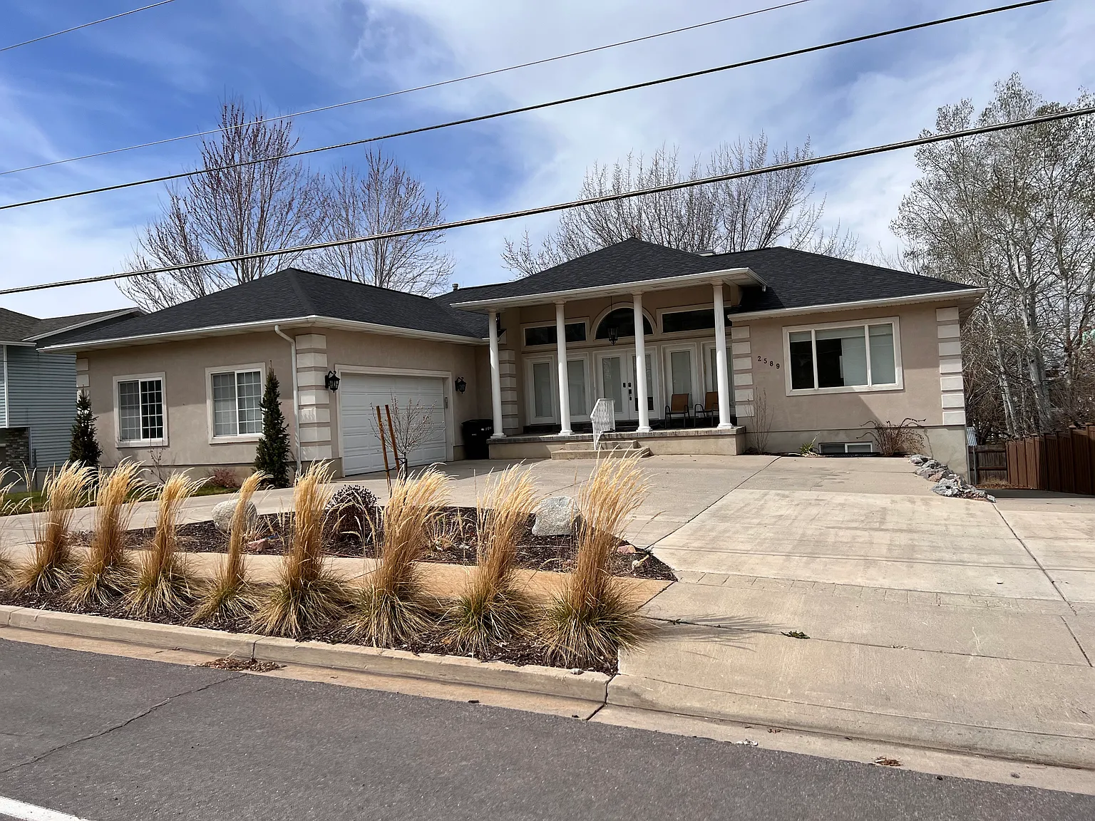 2589 Iroquois Dr — Photo 1