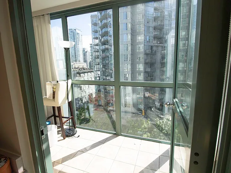 1188 Howe St #802 — Photo 8