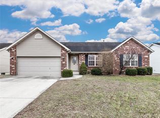 909 Pacific Crossing Dr, O'Fallon, IL 62269