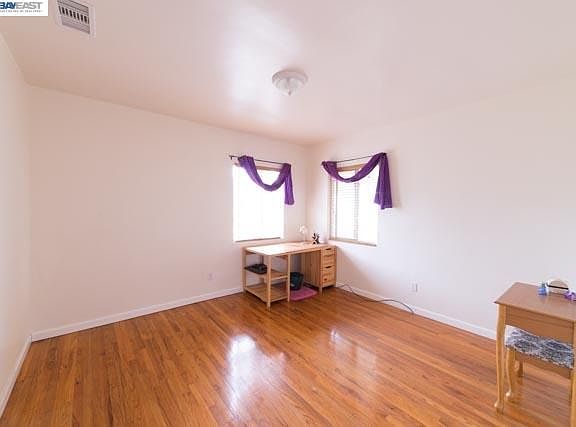 5th image of 936 E Alwood St