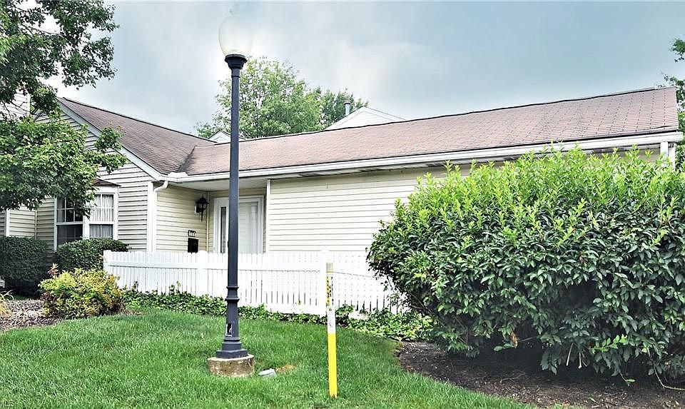 1st image of 894 Sturbridge Dr #121